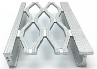 Diamentowy kształt otworu Aluminiowa krata z siatki 2-metrowe chodniki budowlane