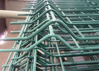 Ogrodzenie z drutu spawanego o grubości 4 mm, powlekane zielonym PCV, zapewniające bezpieczeństwo w parku / ogrodzie / na boisku sportowym